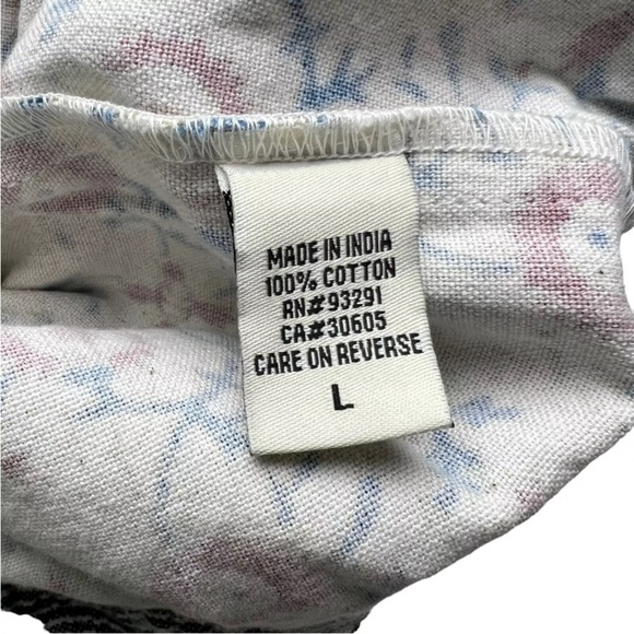 Floral Patterned Women's Shorts - Picture 4 of 9